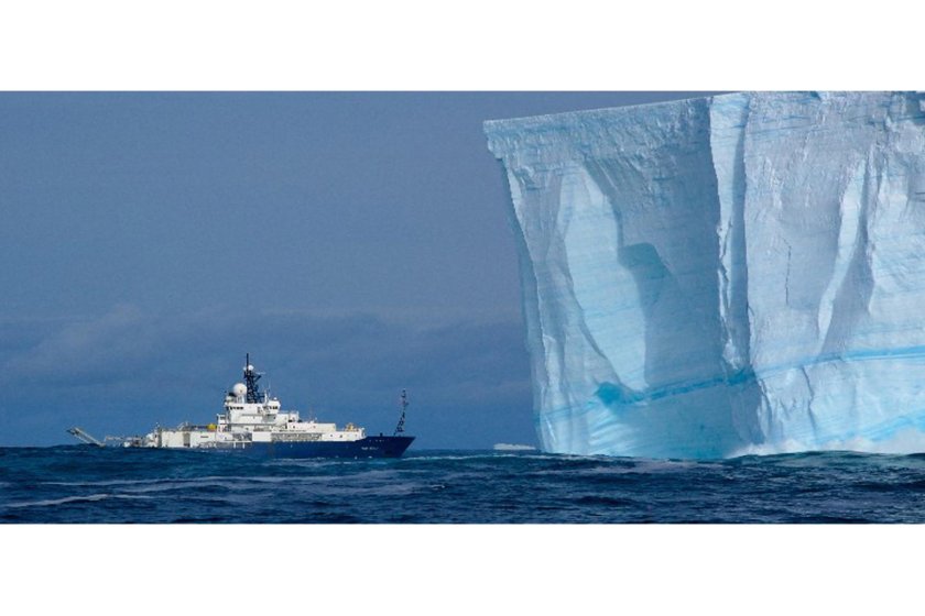 Айсберг и Титаник