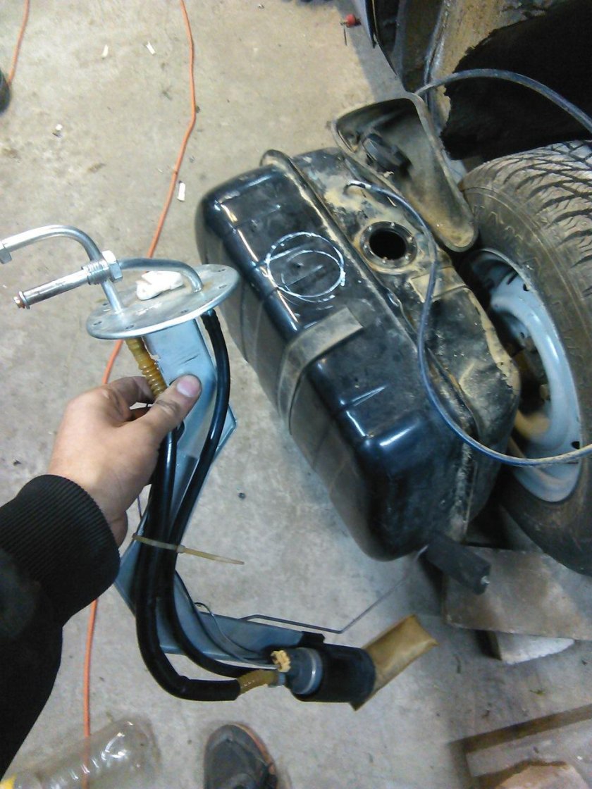 Инжекторный бак ВАЗ 2107