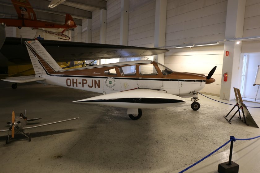 Arrow Piper pa-28 RT
