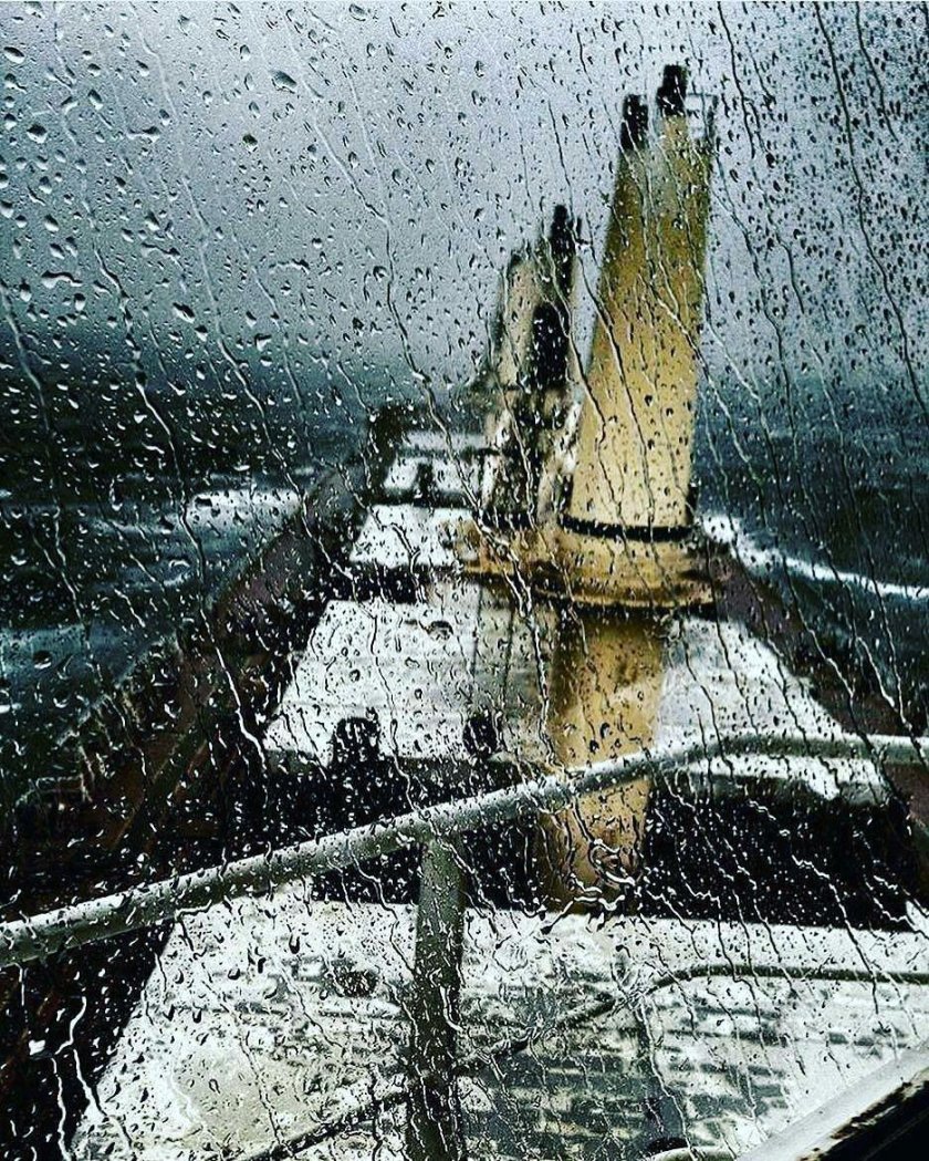 Лодка в дождь