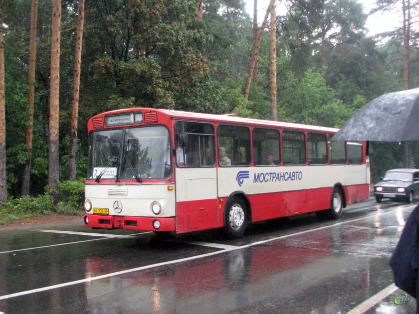 Мерседес о305