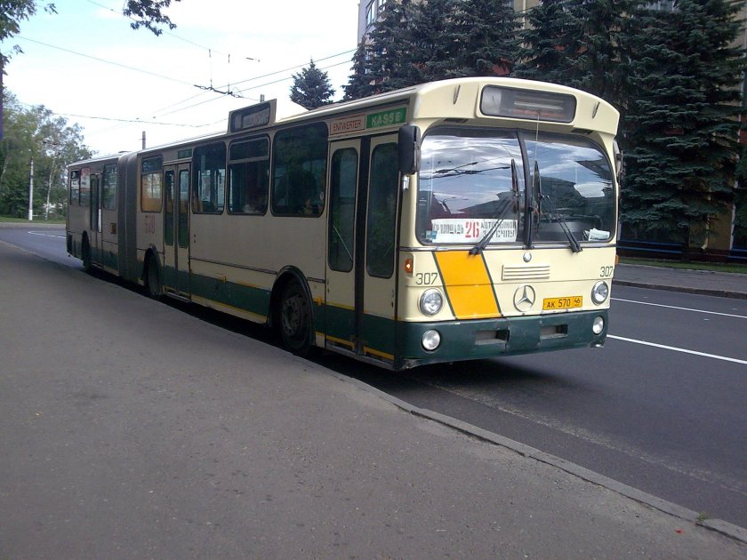 Mercedes-Benz o305