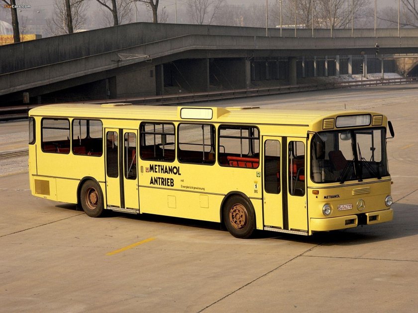 Mercedes-Benz o305
