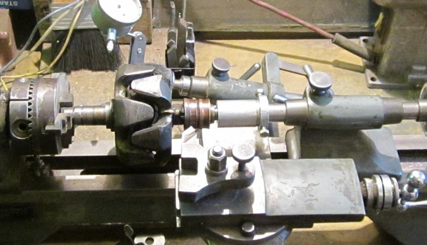 Приспособление для проточки контактных колец турбогенераторов