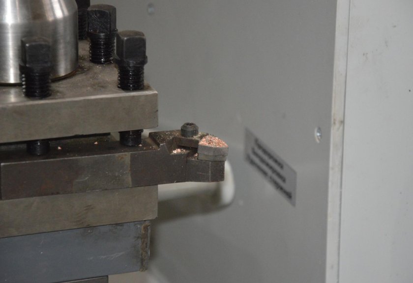 Станок для проточки коллекторов, модель э-105