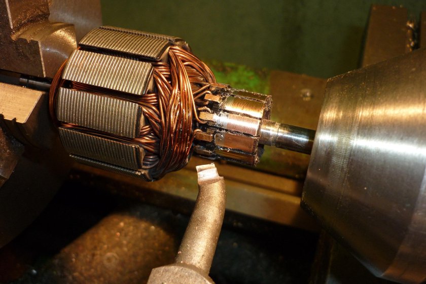 Щеточно-коллекторный узел электродвигателя