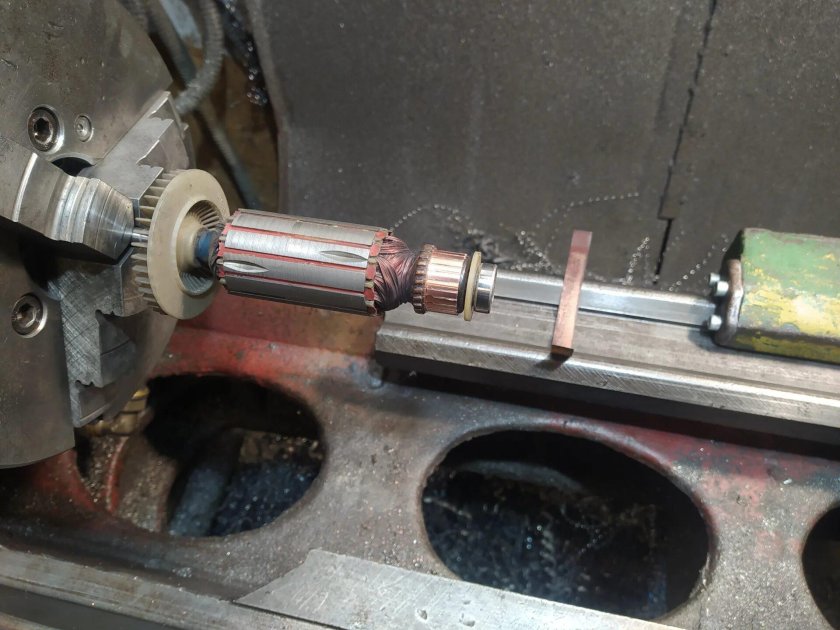 Приспособление для проточки контактных колец роторов генераторов