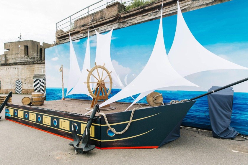 Фотозона с лодкой