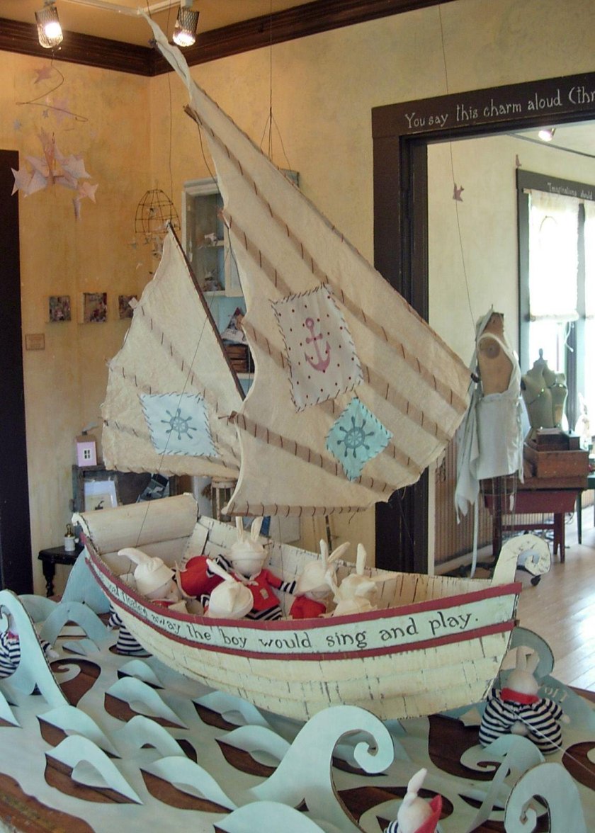 Корабль из картона декорация