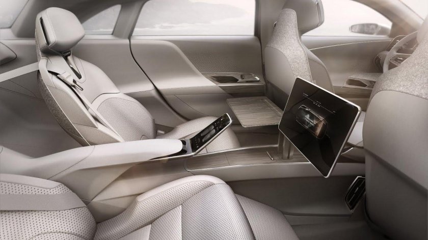 Машина Люсид Эйр