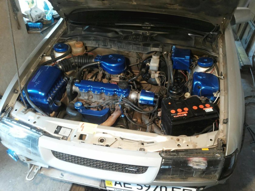 Опель Вектра с под капотом