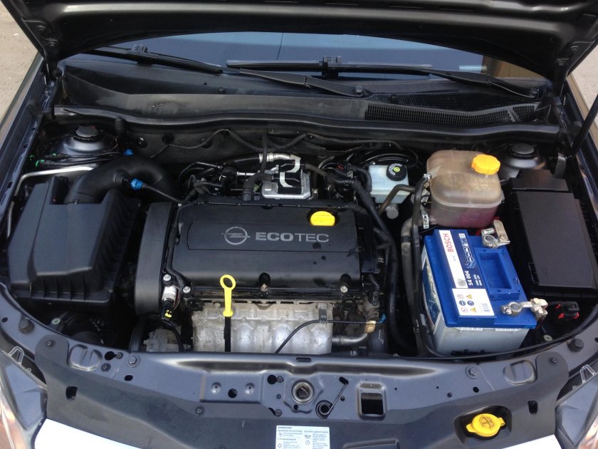 Opel Astra h 1.8 подкапотка