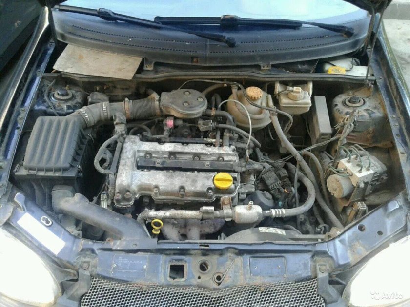 Opel Corsa b под капотом