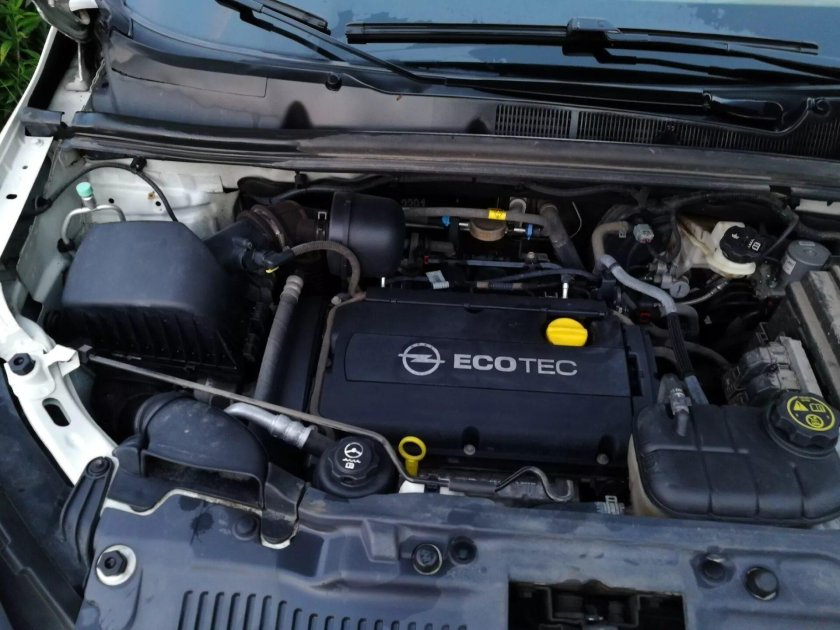 Моторный отсек Опель Мокка 1.8