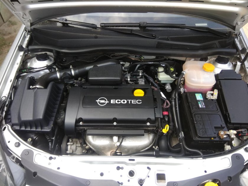 Опель Астра h под капотом