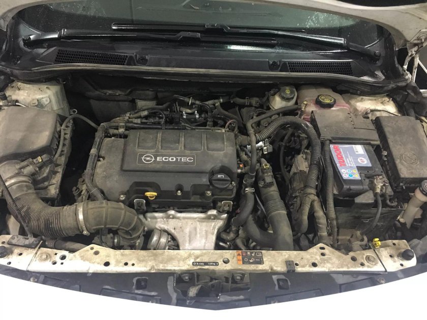 Опель Астра j 1.4 под капотом