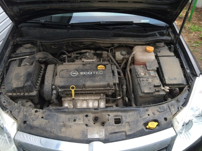 Опель Астра h 1.8 под капотом
