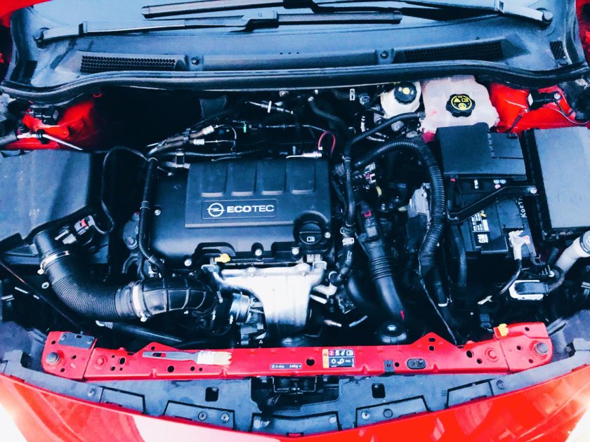 Опель Астра j 1.4 под капотом