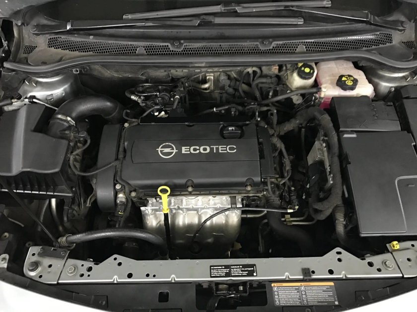 Opel Astra под капотом
