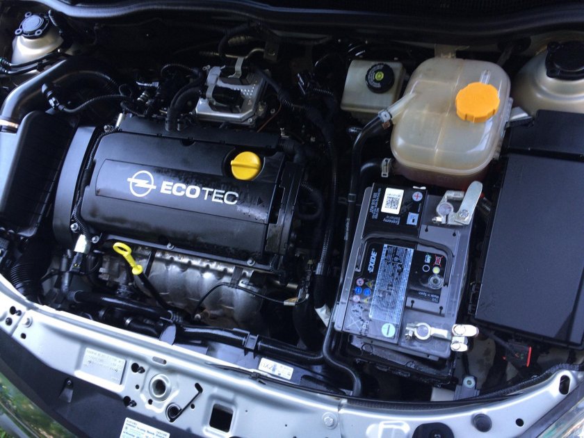 Opel Astra h 1.8 подкапотка
