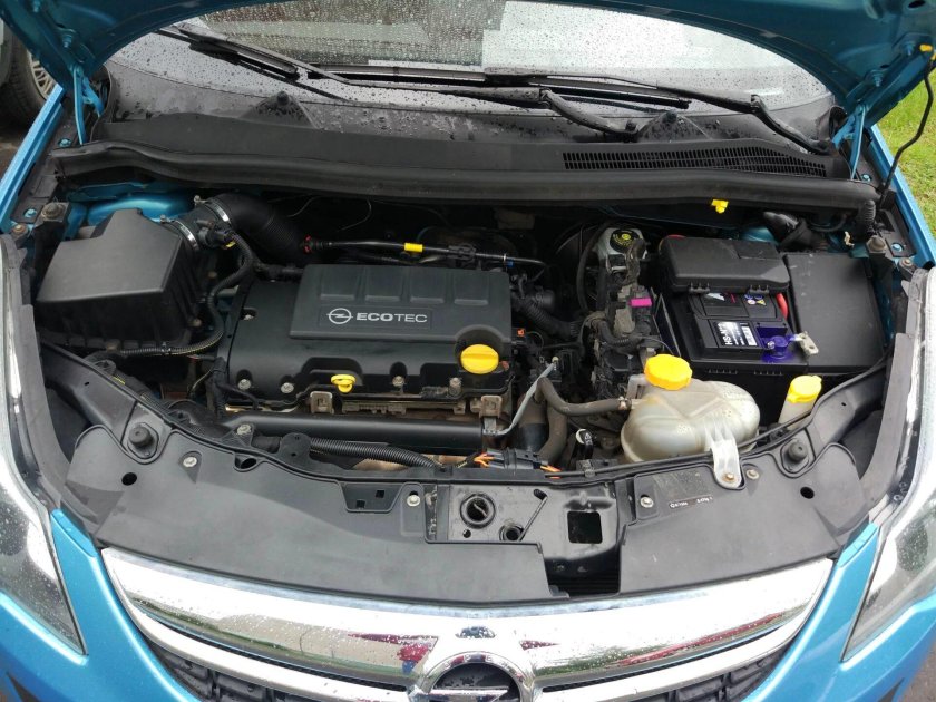 Опель Корса д 2007 под капотом