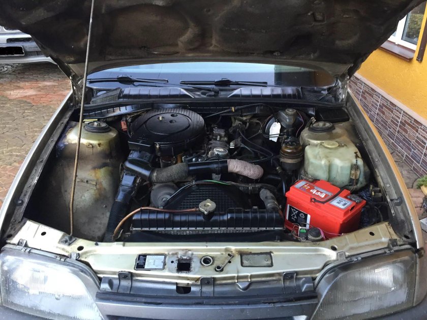 Opel Omega a под капотом