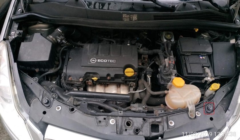 Опель Корса д 2007 под капотом