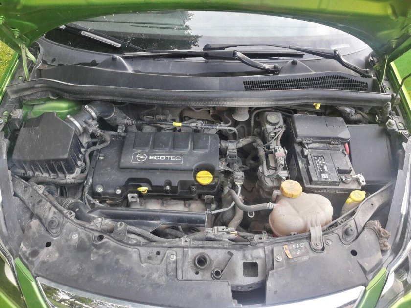 Опель Корса д под капотом