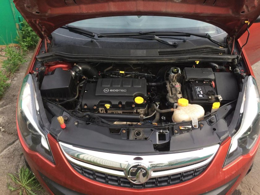 Опель Корса д 2007 под капотом