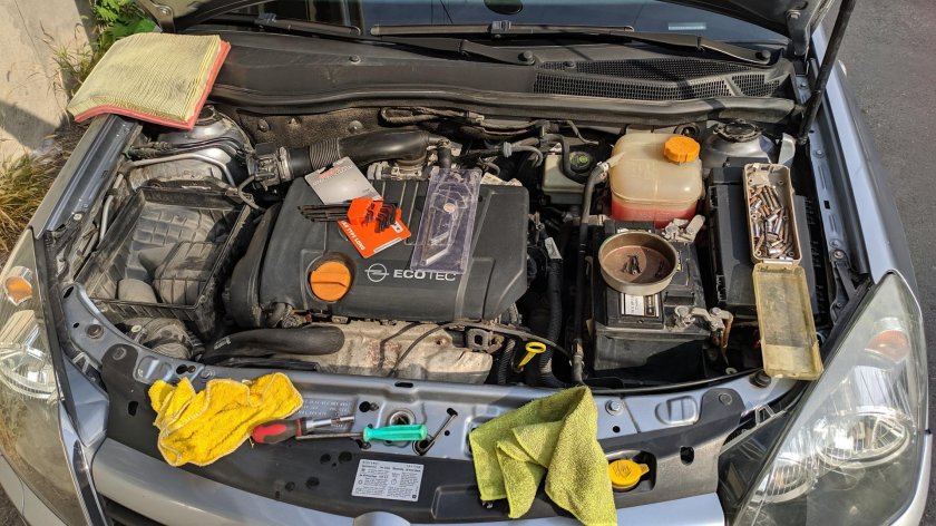 Opel Astra h 1.8 под капотом