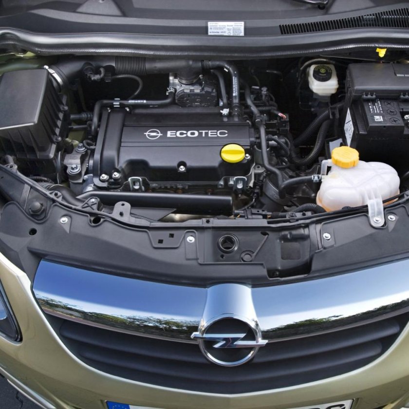 Моторный отсек Опель Корса д 1.2