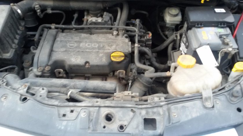 Подкапотное пространство Опель Корса д 1.2