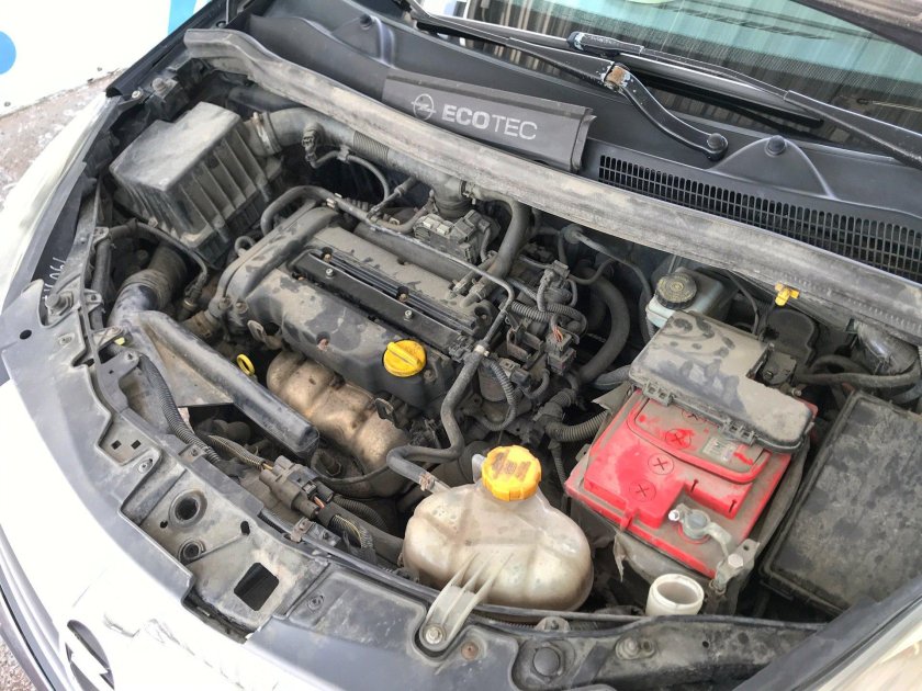 Опель Корса д 2007 под капотом