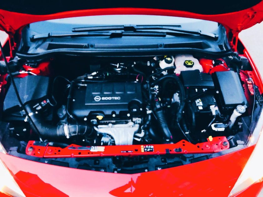 Opel Astra j GTC под капотом