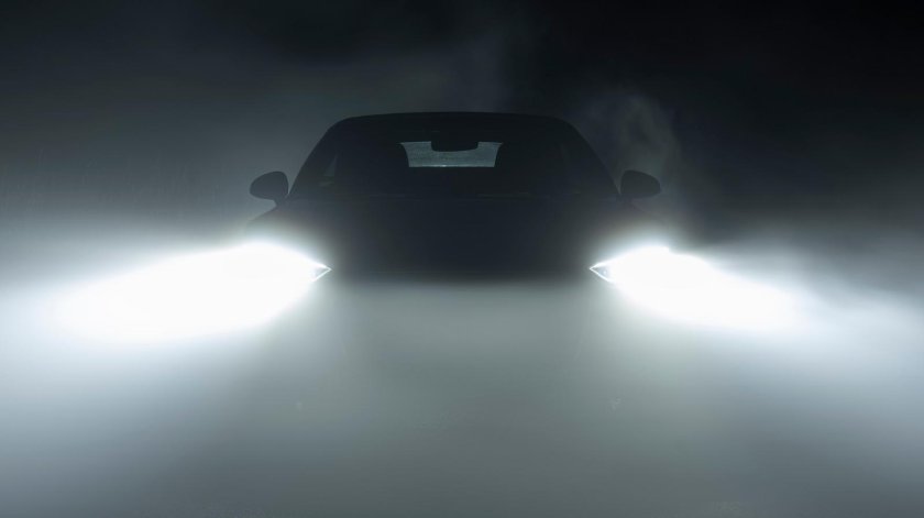 Свет фар в темноте