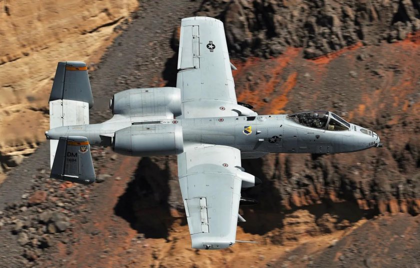 Штурмовик a-10c Thunderbolt 2
