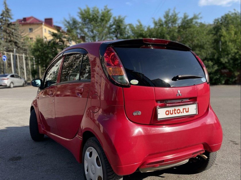 Митсубиси ай 200