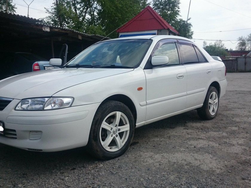 Mazda Capella 2001