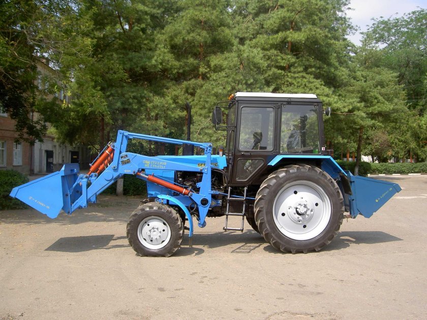 Погрузчик фронтальный ПКУ-0.8 Сальсксельмаш