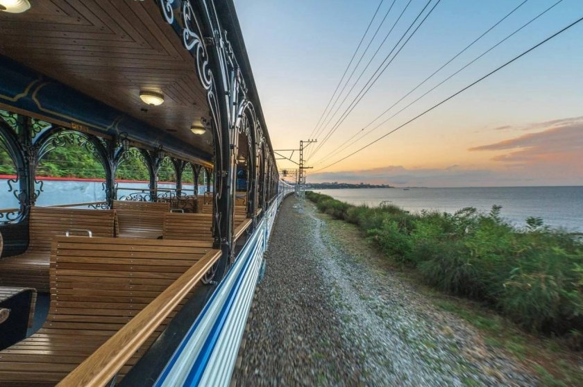 Туристический поезд обзорный вагон Сочи Гагра вагоны