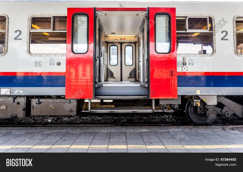 Двери поезда