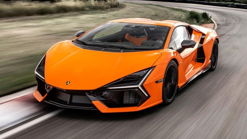 Ламборгини Ревуэлто