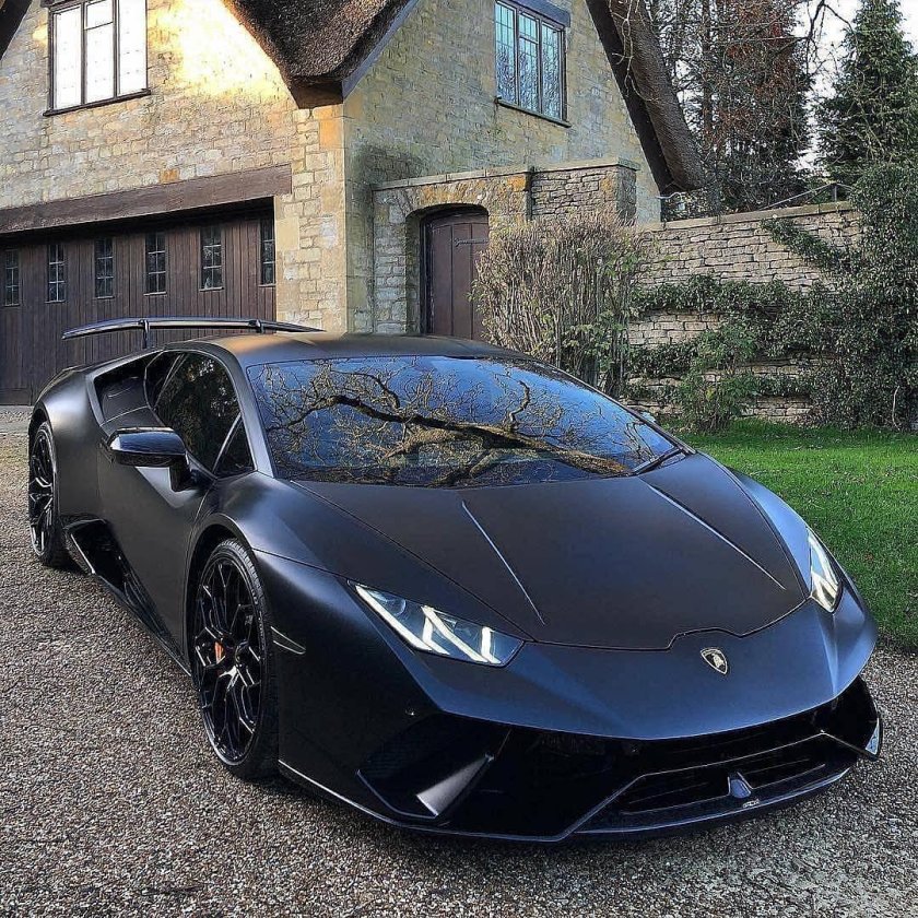 Ламборджини авентадор 2022