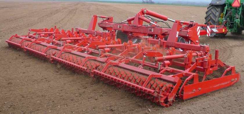 Комбинированный агрегат для предпосевной обработки почвы