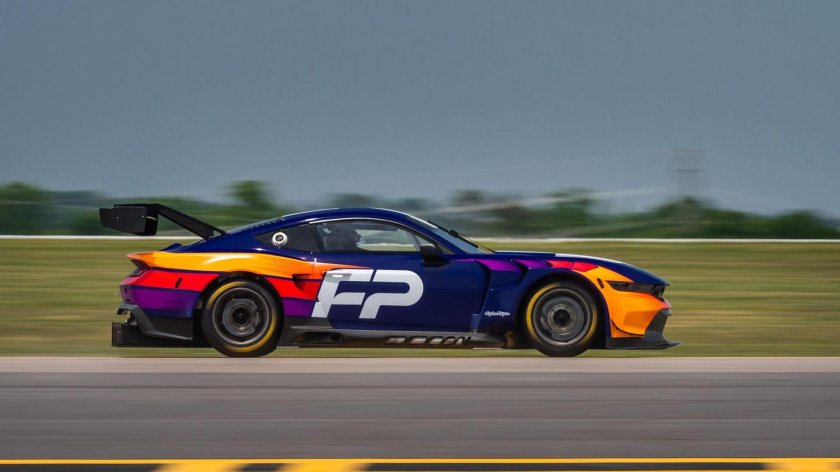 Форд Мустанг gt 2024