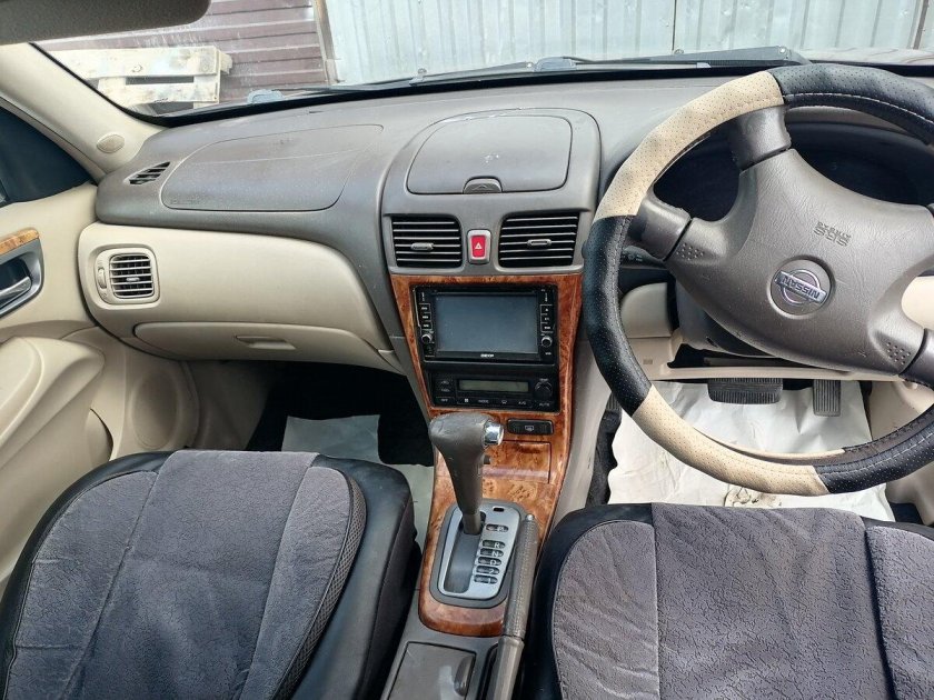 Nissan Bluebird 2000 салон