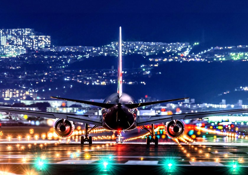 Самолет взлетает