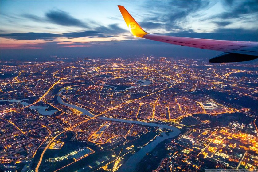 Ночной Санкт-Петербург из иллюминатора