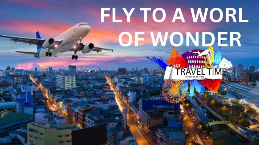 Самолет в небе над городом