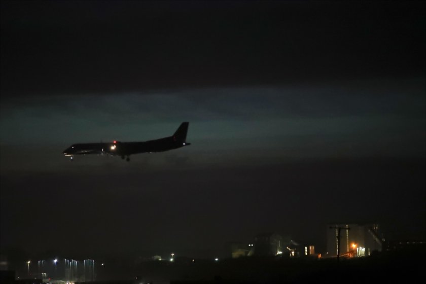 Самолёт ночью в небе